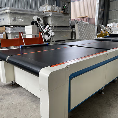 Het geautomatiseerde Automatische de Randmachine van de Matrasband het Wegknippen Naaien